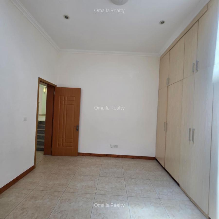 4 Bed House with En Suite in Riverside - 13