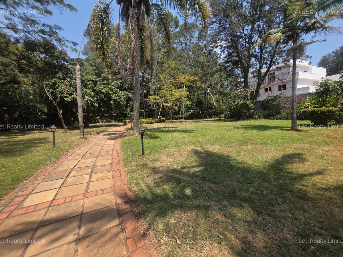 4 Bed House with En Suite in Lavington - 6
