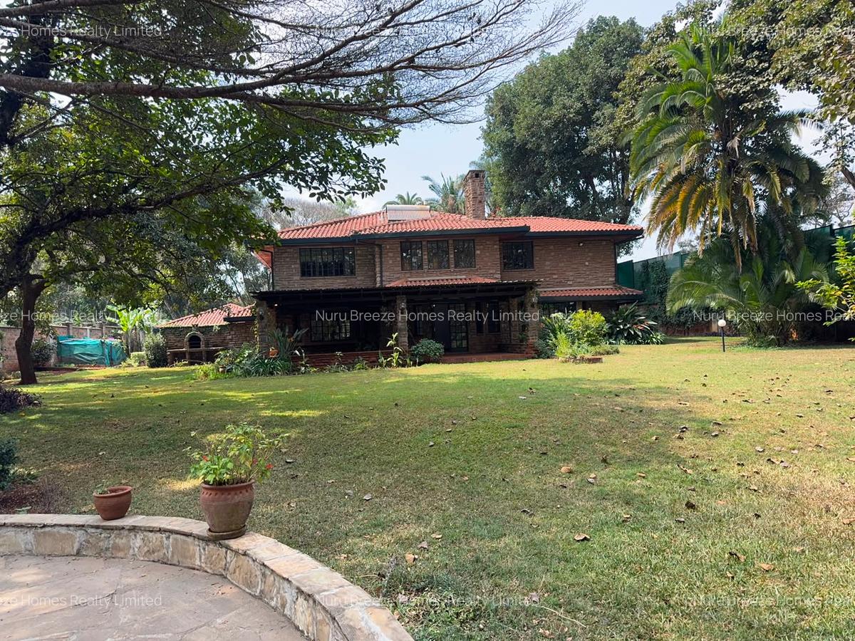 5 Bed Townhouse with En Suite in Runda - 1