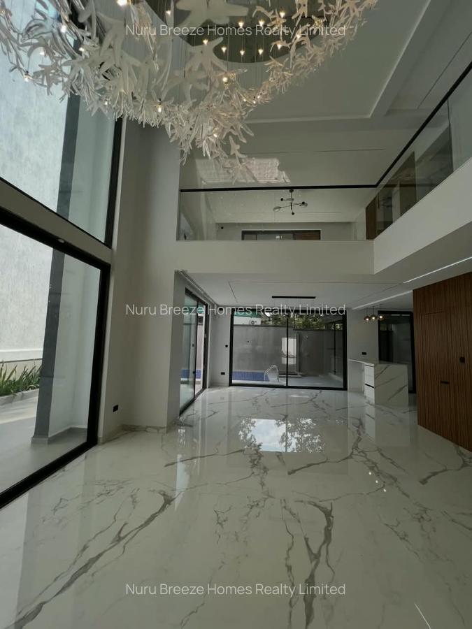 6 Bed Villa with En Suite in Lavington - 4