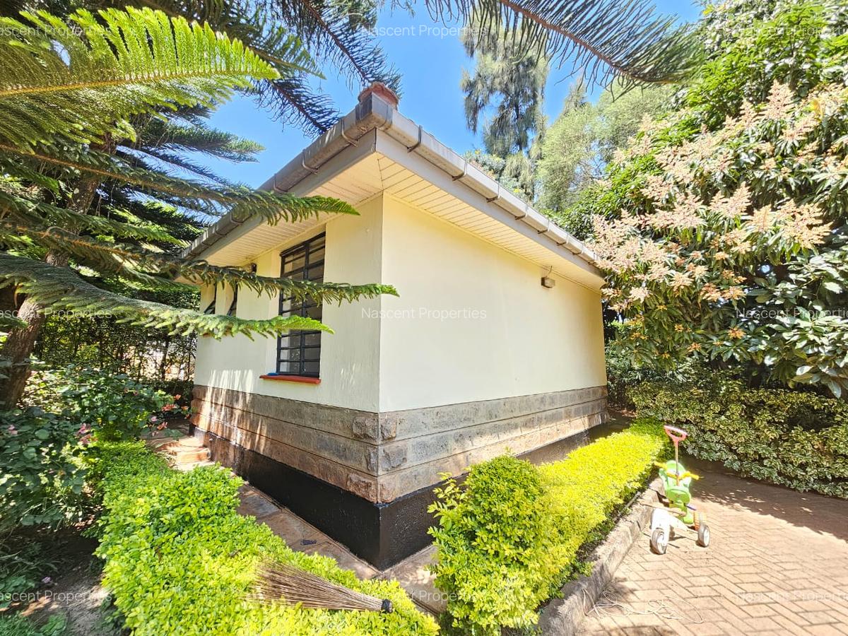 4 Bed House with En Suite in Rosslyn - 3