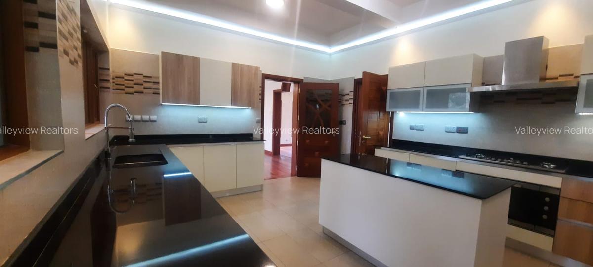5 Bed Townhouse with En Suite at Lavington - 11
