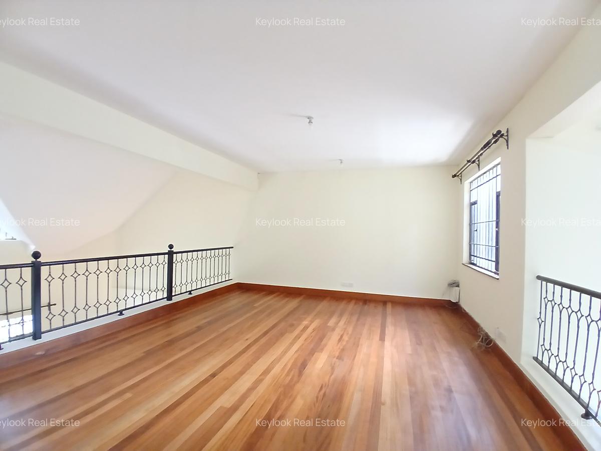 5 Bed Townhouse with En Suite at Lavington Green - 17
