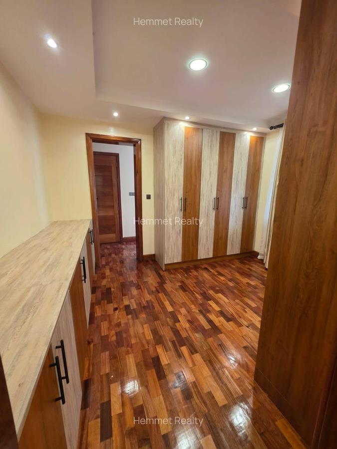 4 Bed House with En Suite in Rosslyn - 7