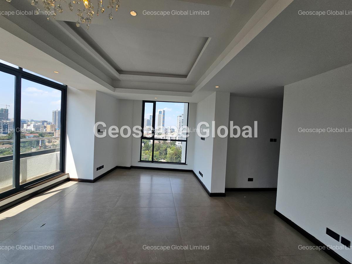 3 Bed Apartment with En Suite in Riverside - 3