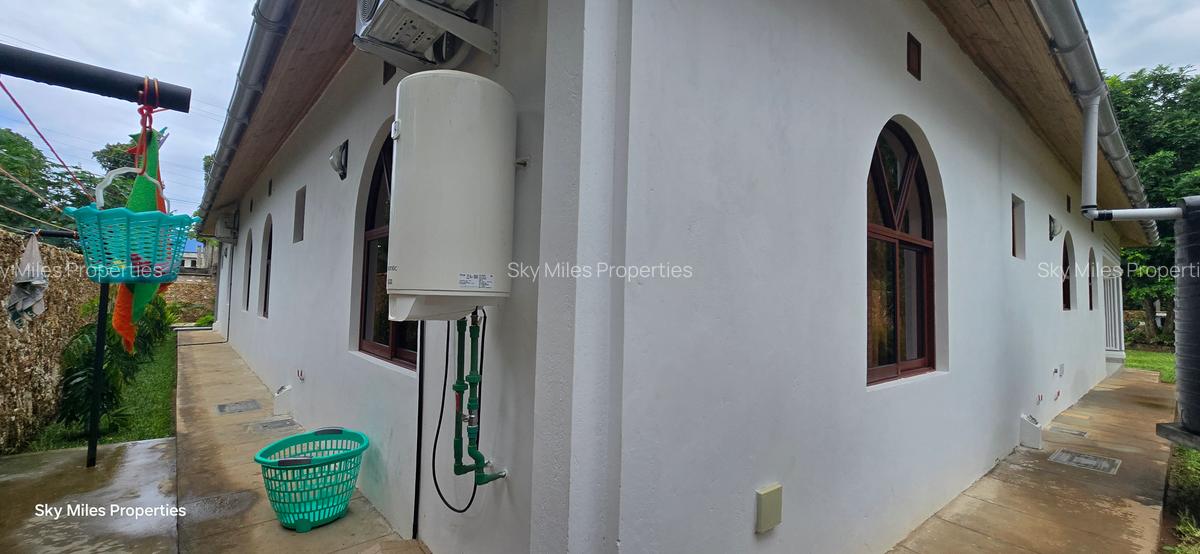 3 Bed Villa with En Suite at La-Marina - 11