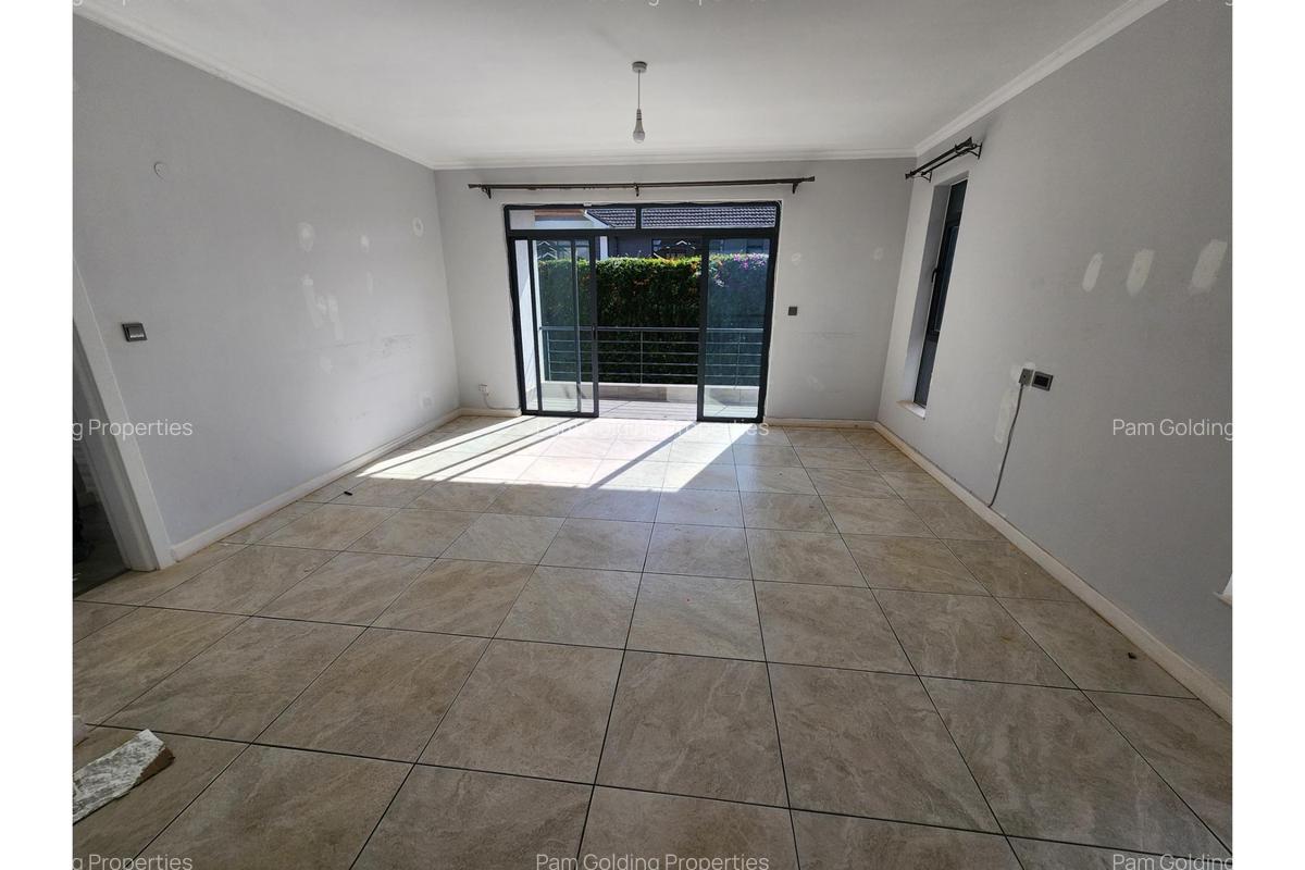4 Bed House with En Suite at Glory Road - 8