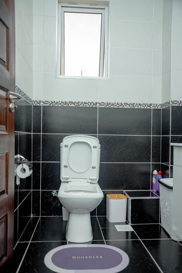 Serviced 2 Bed Apartment with En Suite at Brookside - 19