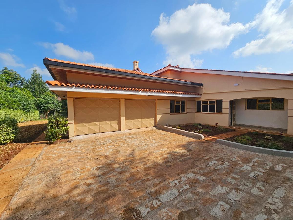 5 Bed House with En Suite in Runda - 3
