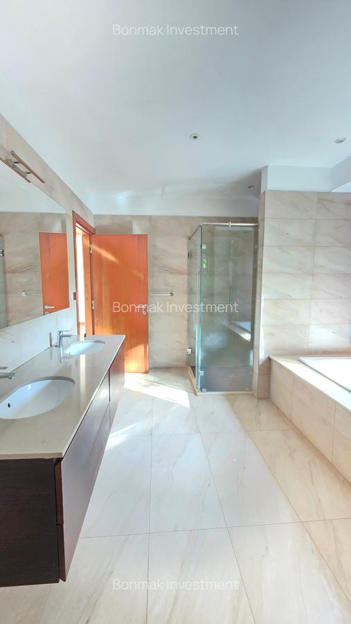 5 Bed Townhouse with En Suite at Lavington Green - 13