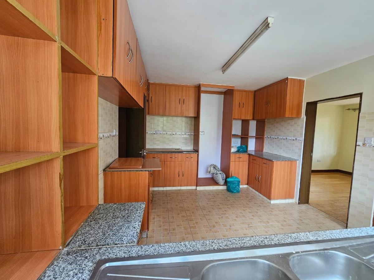 4 Bed House with En Suite in Runda - 3