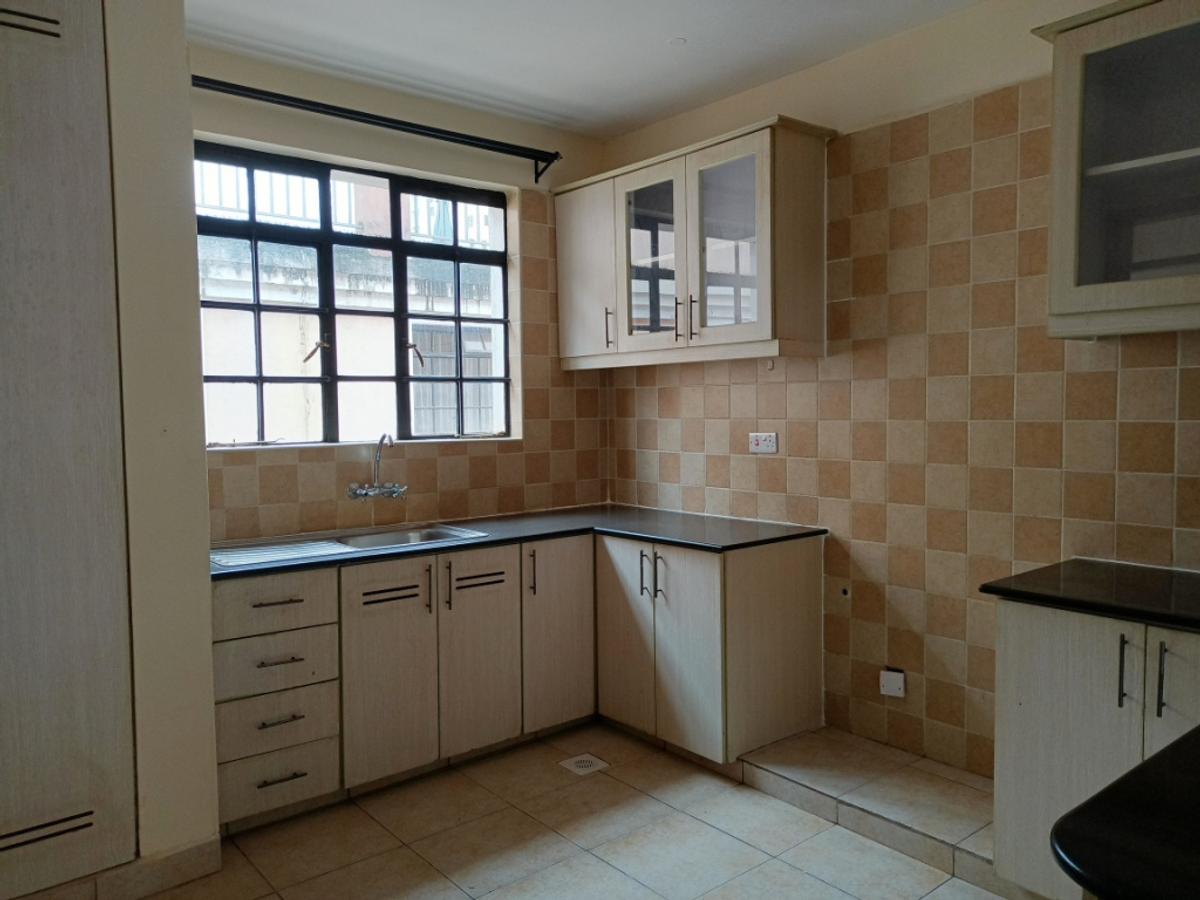 3 Bed Apartment with En Suite at Riverside Drive - 5