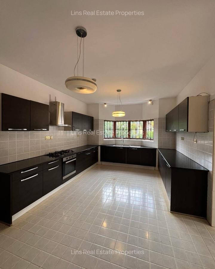 5 Bed Townhouse with En Suite in Runda - 20