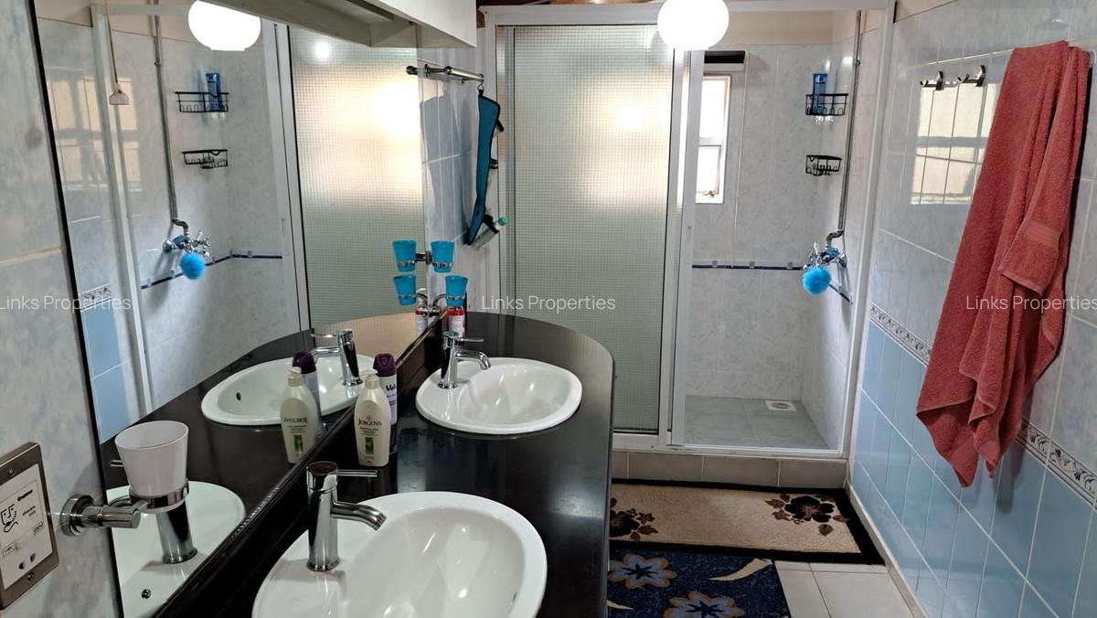 3 Bed House with En Suite at Hardy Area - 8