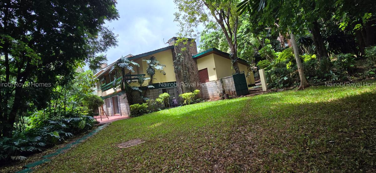 4 Bed House with En Suite at Lavington Green - 1