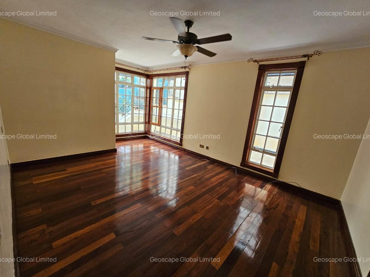 4 Bed Townhouse with En Suite in Spring Valley - 6