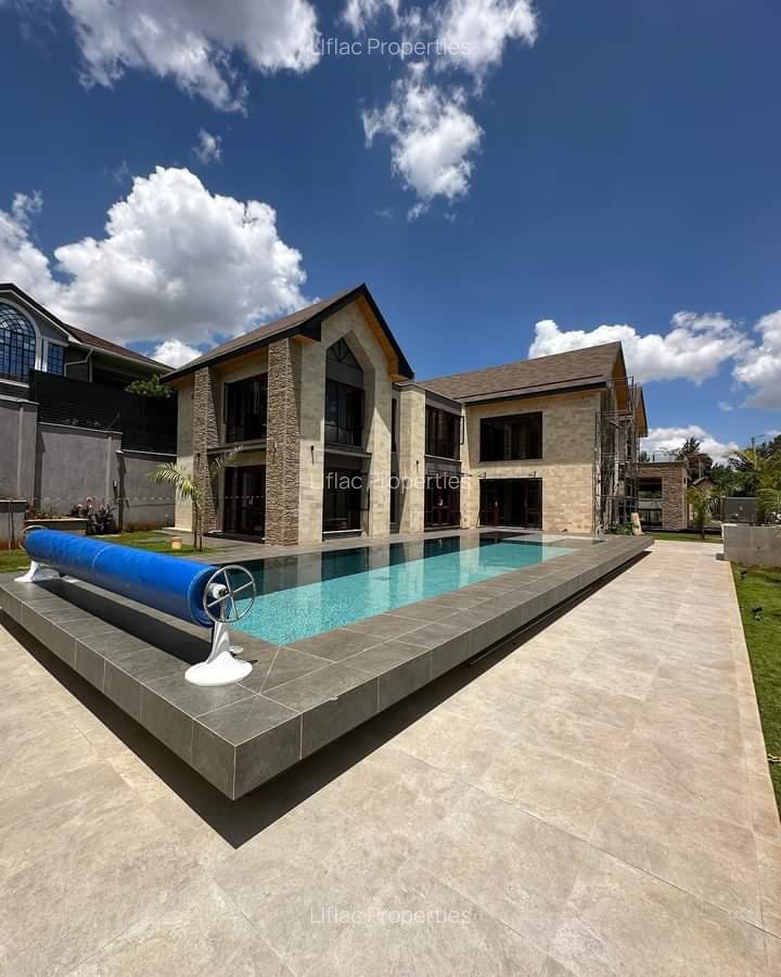 5 Bed House with En Suite in Runda - 1