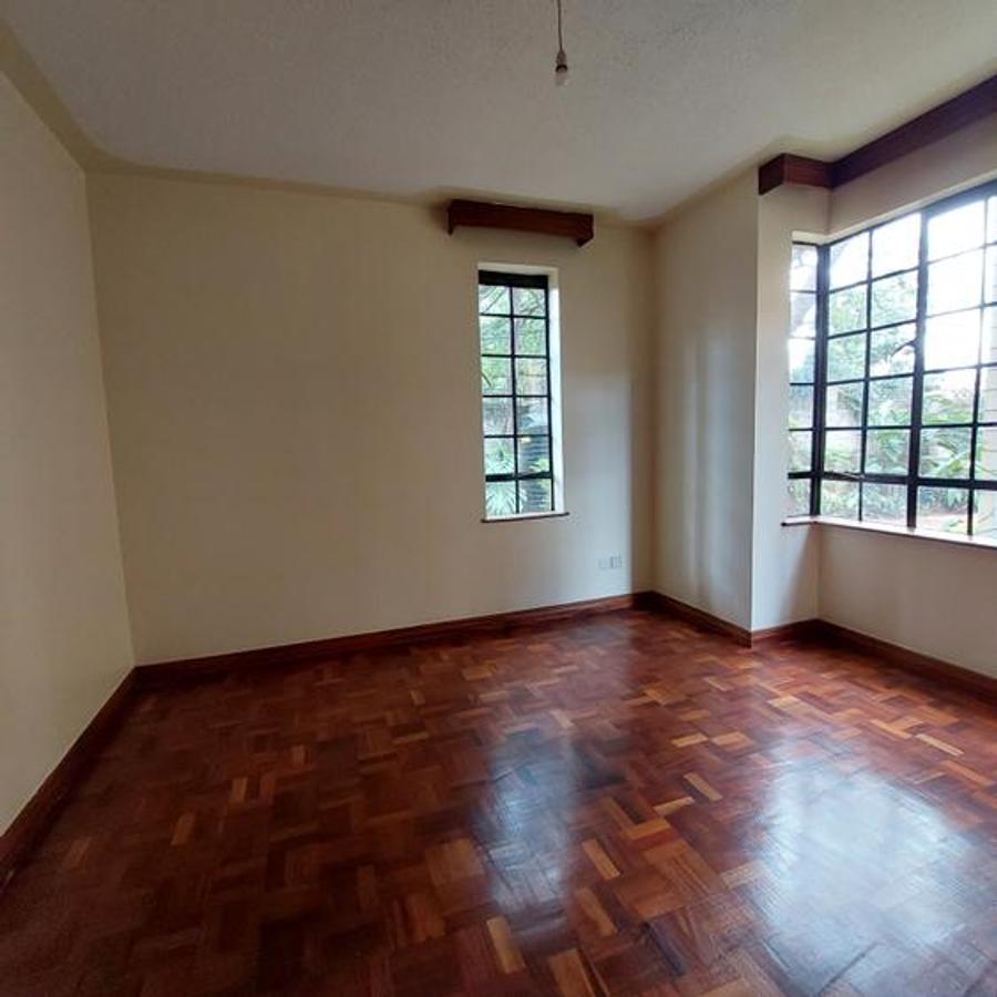 5 Bed Townhouse with En Suite at Lavington - 12