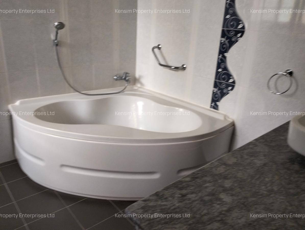 4 Bed Townhouse with En Suite in Kyuna - 20