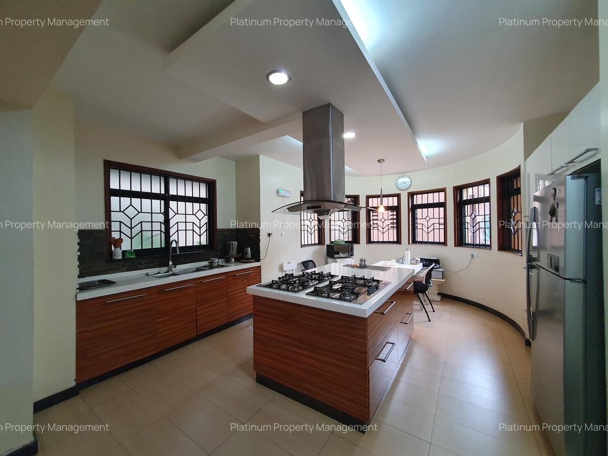 5 Bed Villa with En Suite in Kyuna - 8