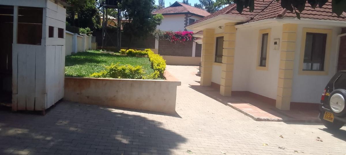 4 Bed House with En Suite at Mimosa - 14