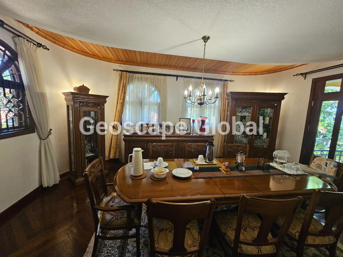 5 Bed House with En Suite in Runda - 9