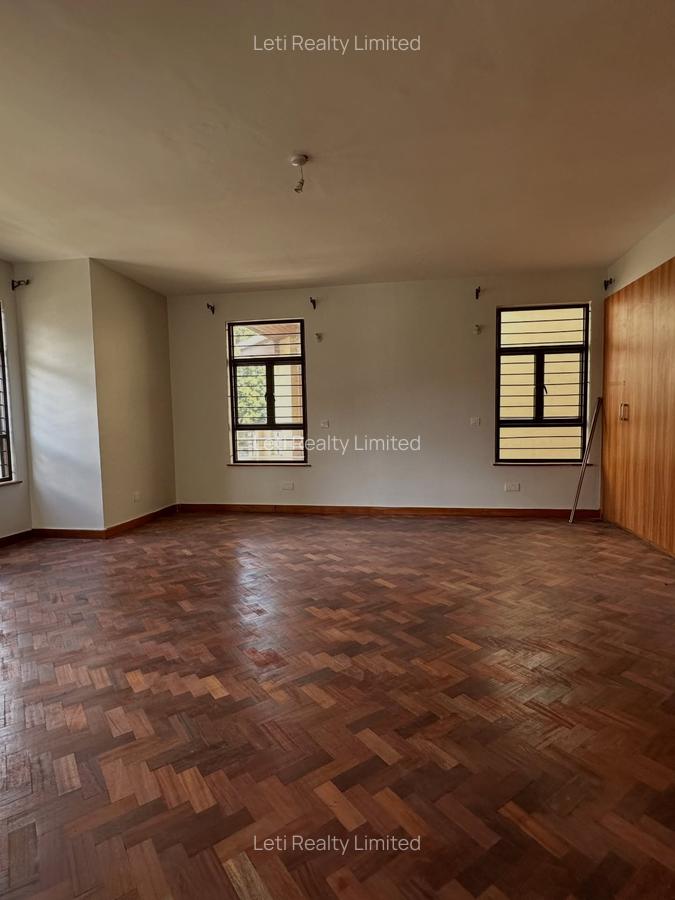 5 Bed Townhouse with En Suite in Lavington - 3