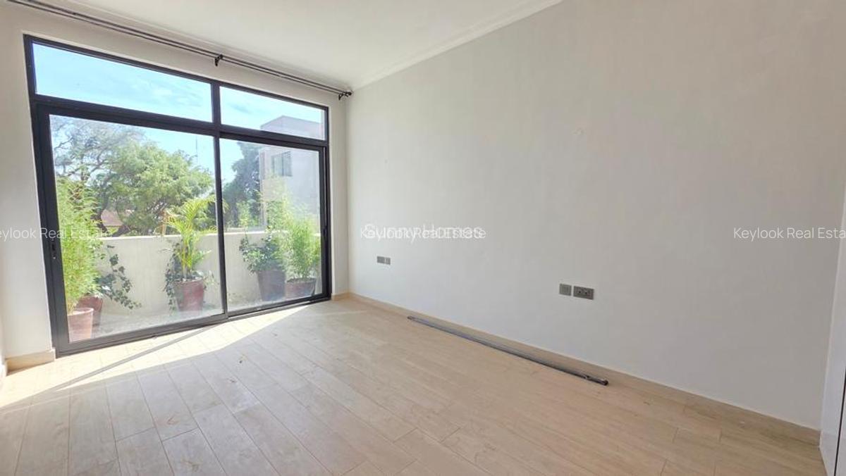 5 Bed Townhouse with En Suite at Lavington Green - 12