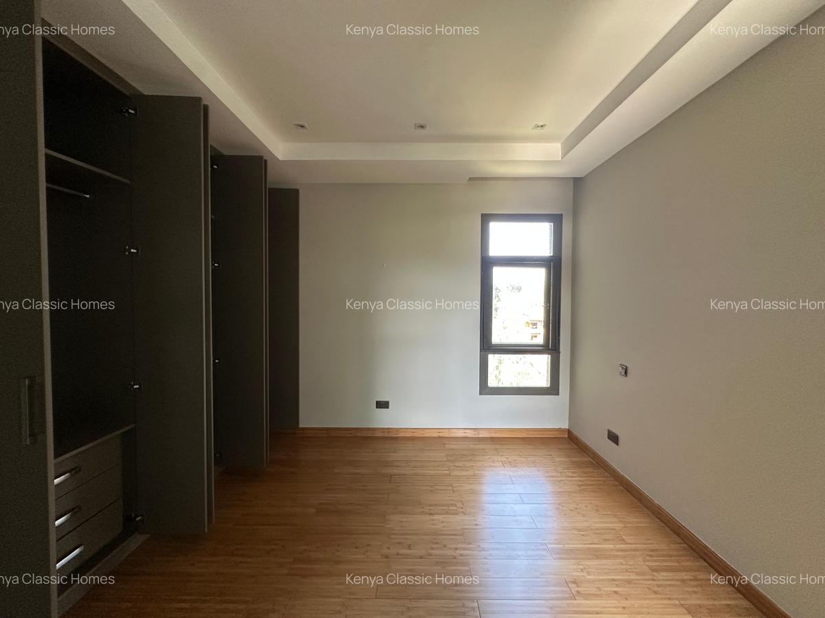 3 Bed Apartment with En Suite at Riverside - 17