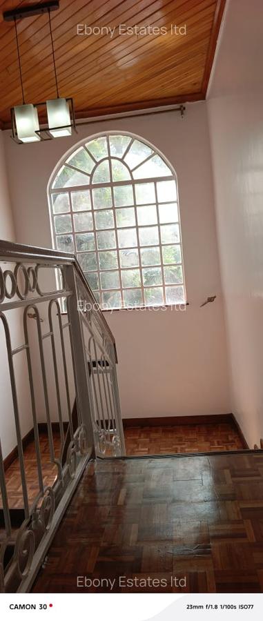 5 Bed Townhouse with En Suite in Lavington - 10