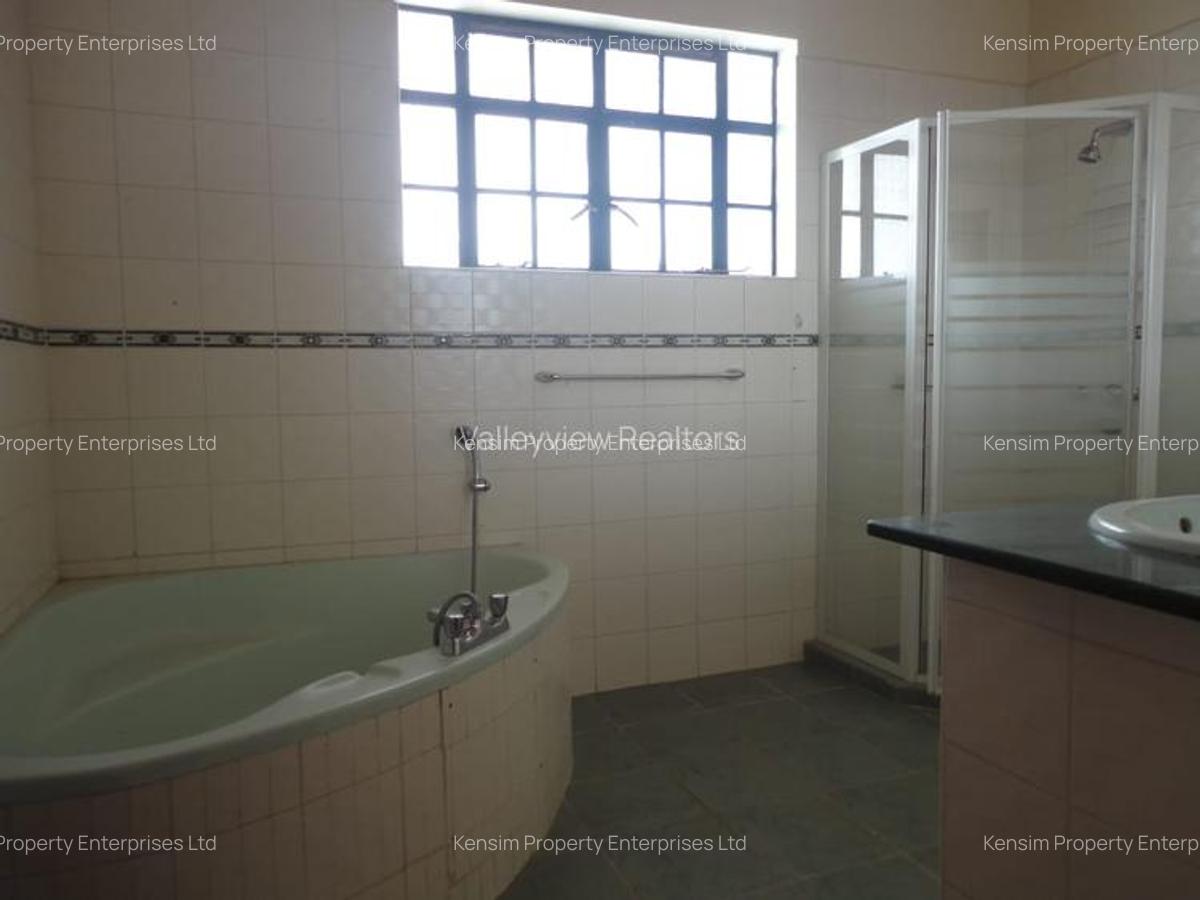 4 Bed Townhouse with En Suite in Lavington - 4