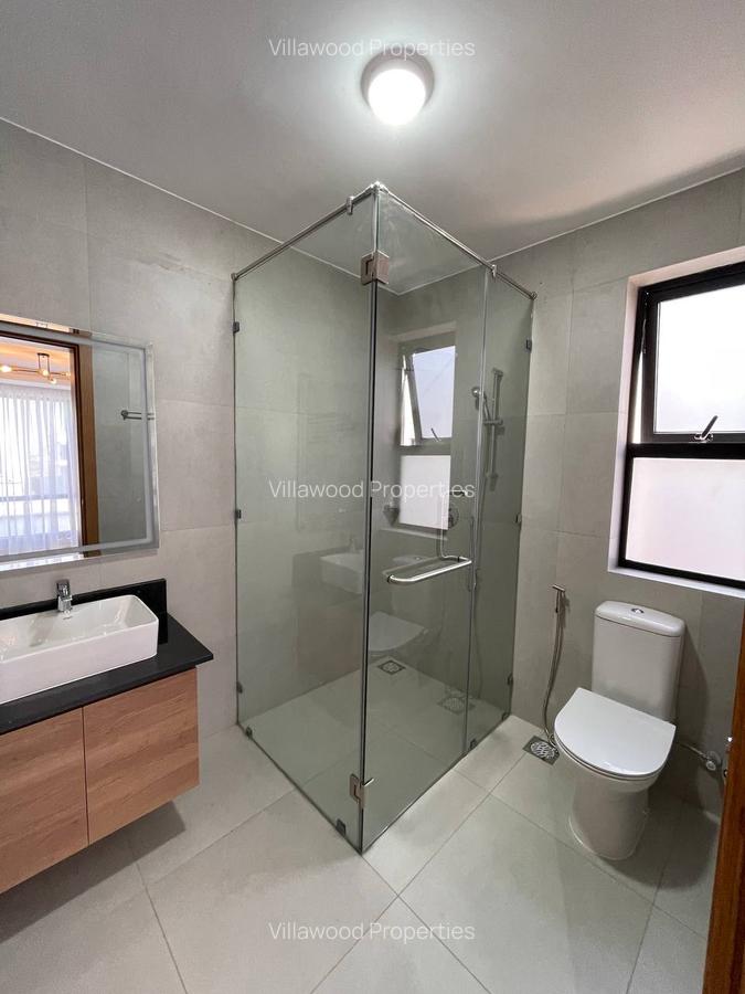 4 Bed Townhouse with En Suite in Membley - 12