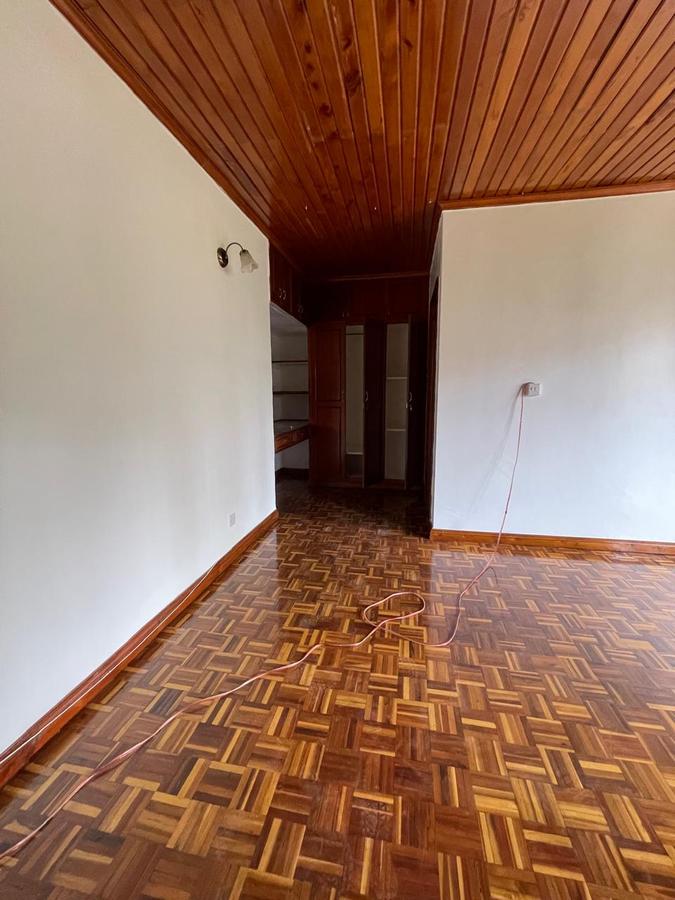 3 Bed Apartment with En Suite in Brookside - 12