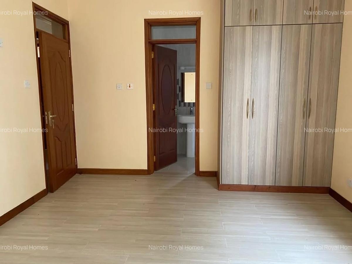 5 Bed Townhouse with En Suite at Lavington Green - 12