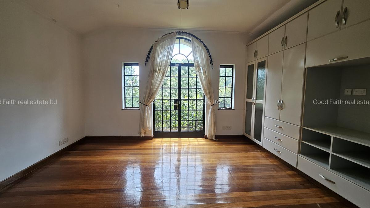 5 Bed House with En Suite in Runda - 8