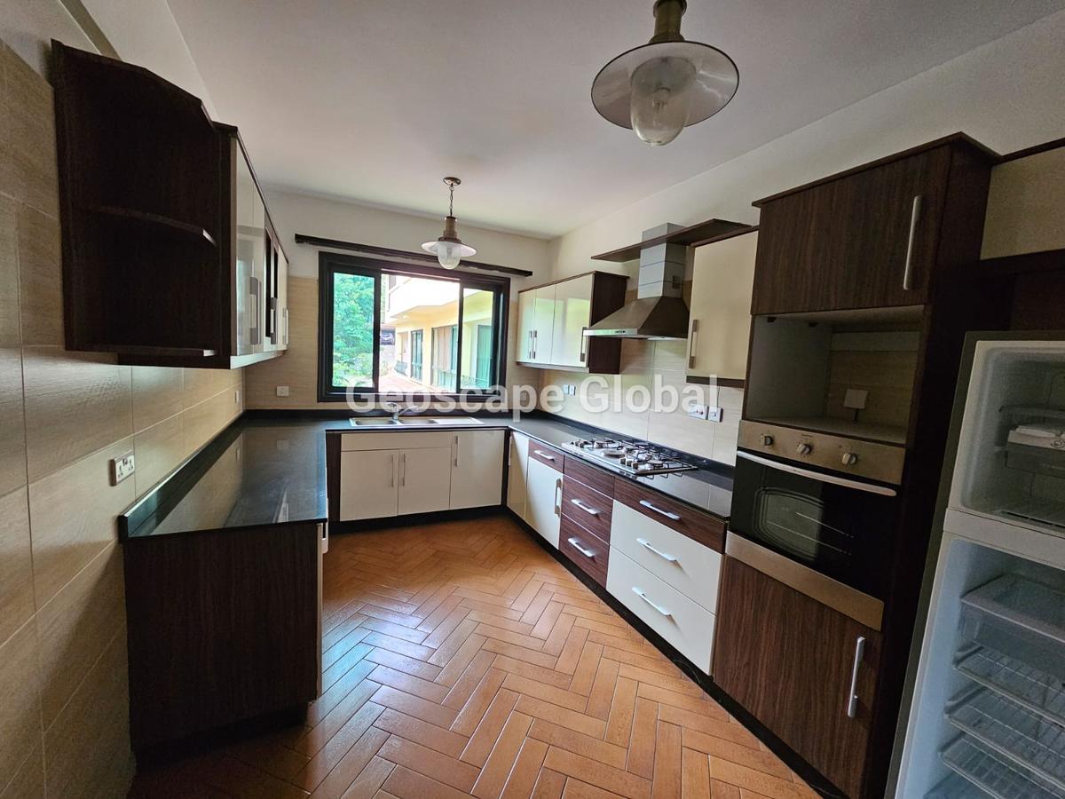 5 Bed Townhouse with En Suite in Kitisuru - 16