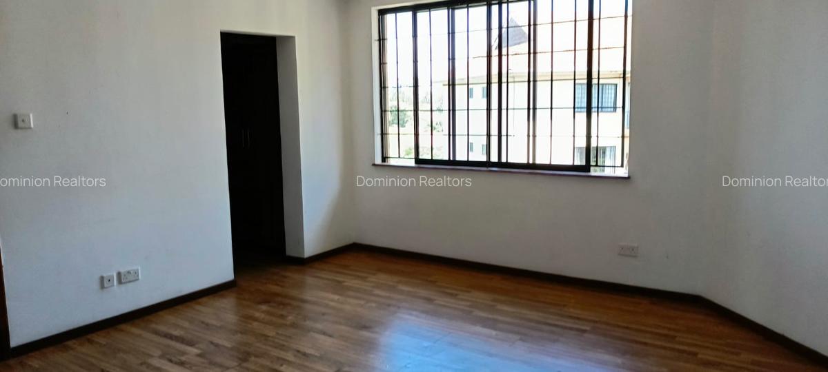 3 Bed Apartment with En Suite in Riverside - 9