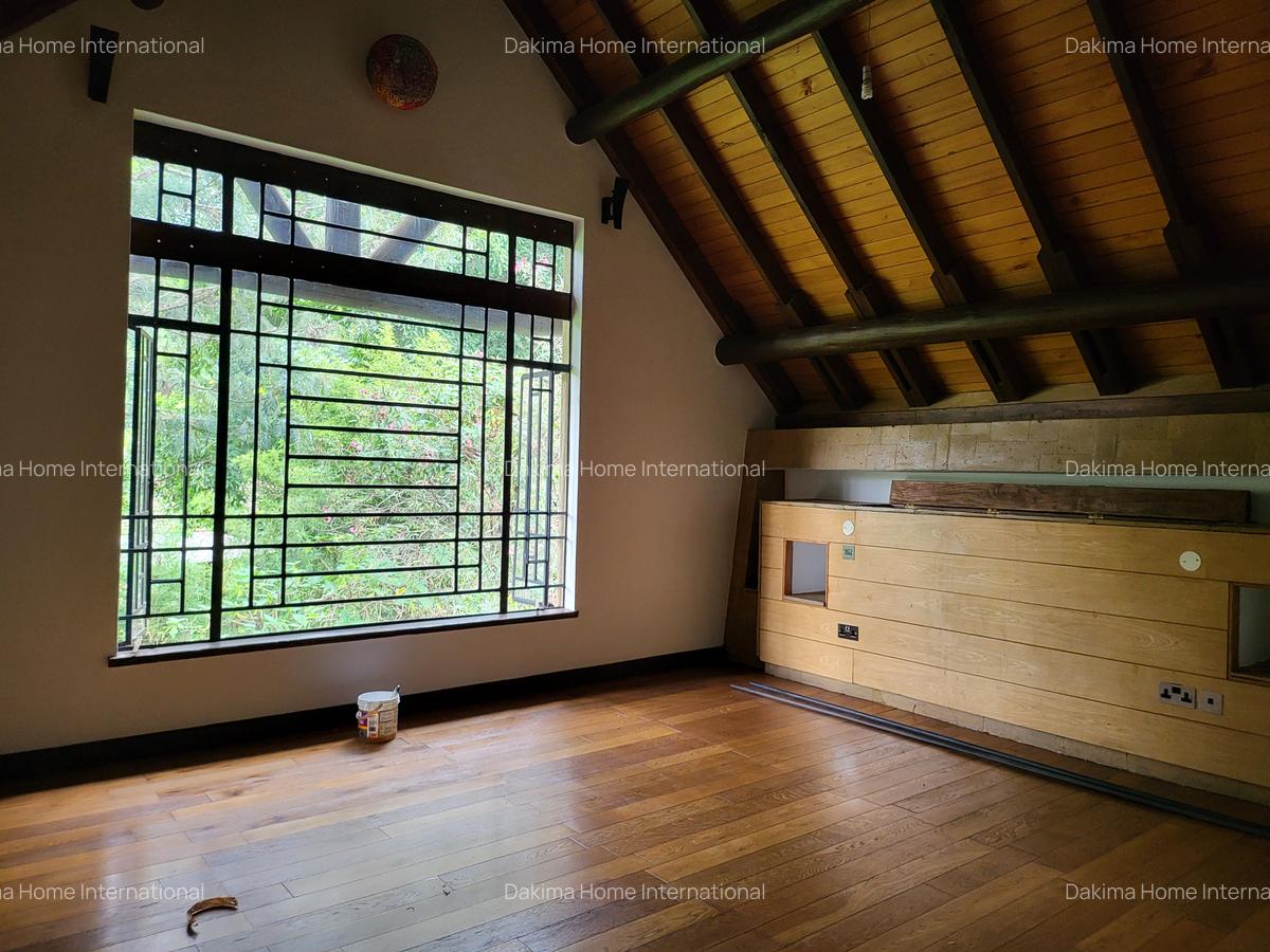 4 Bed Townhouse with En Suite in Lake View - 14