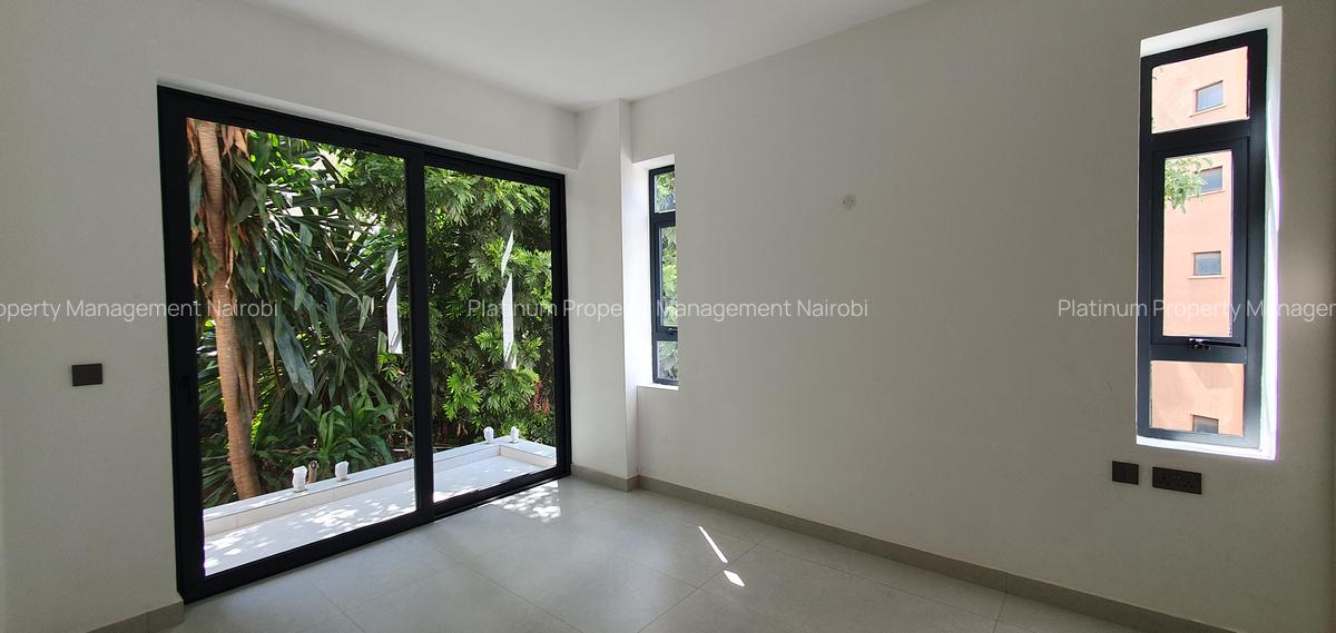 2 Bed Apartment with En Suite at Brookside - 12