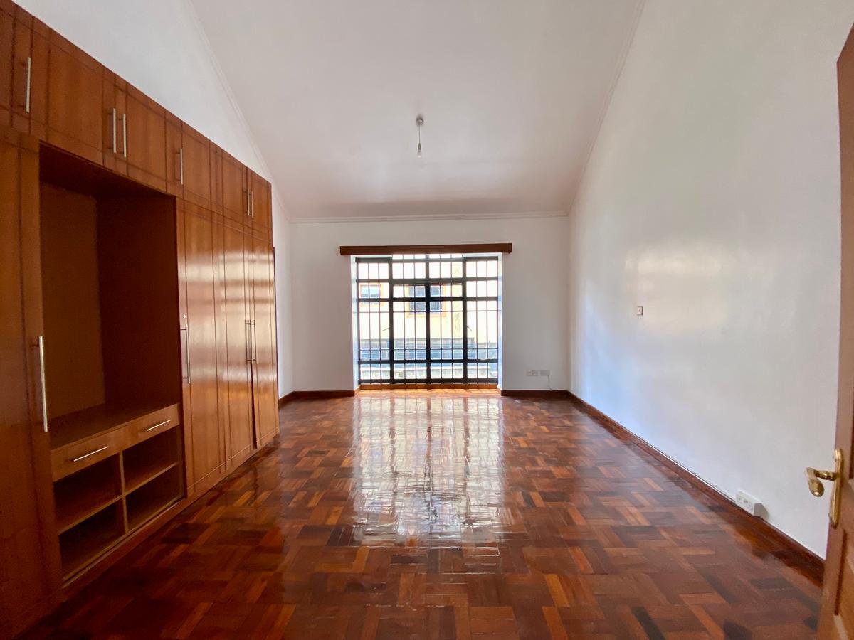 4 Bed Townhouse with En Suite in Lavington - 7
