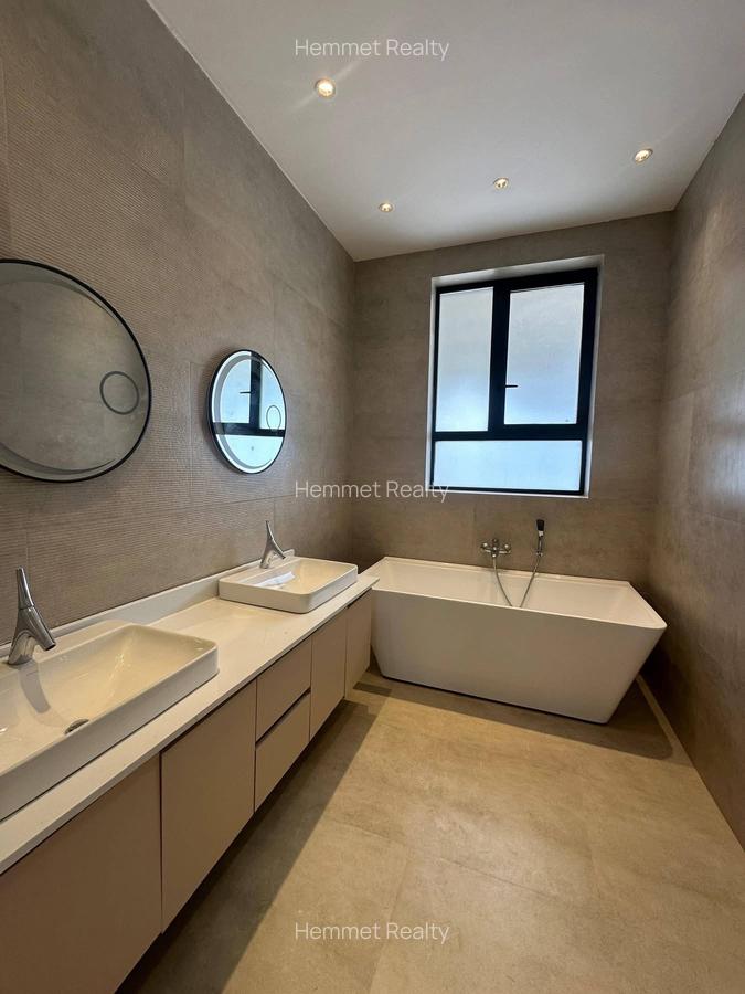 5 Bed Townhouse with En Suite in Lavington - 13
