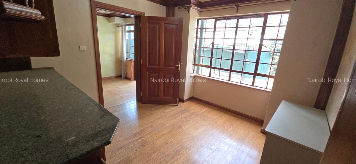 5 Bed Townhouse with En Suite at Lavington Road Green - 17