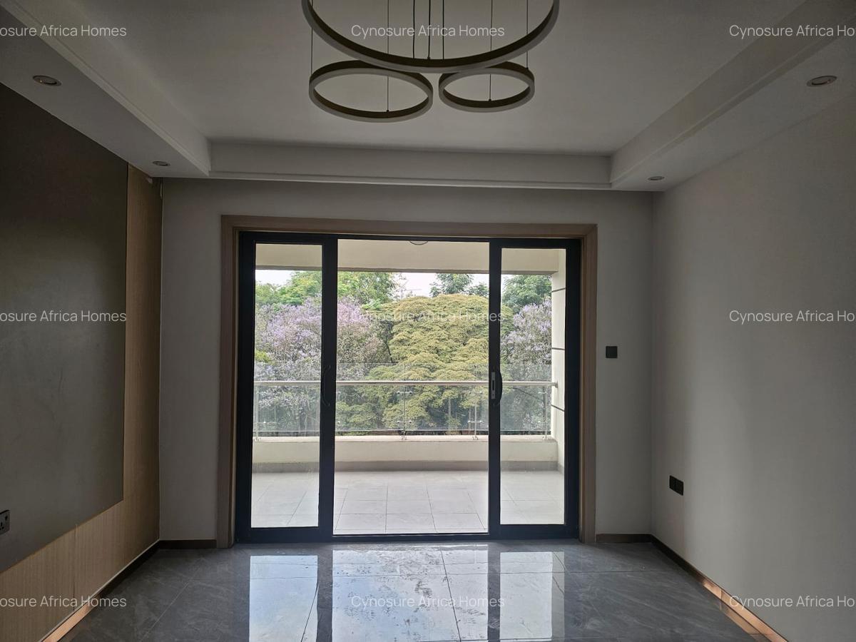 2 Bed Apartment with En Suite at Riverside Drive - 4