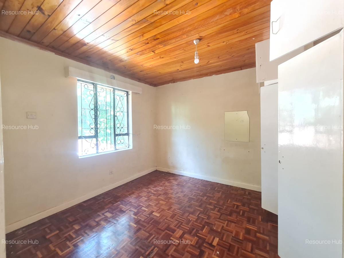 4 Bed House with En Suite at Hardy Area - 20
