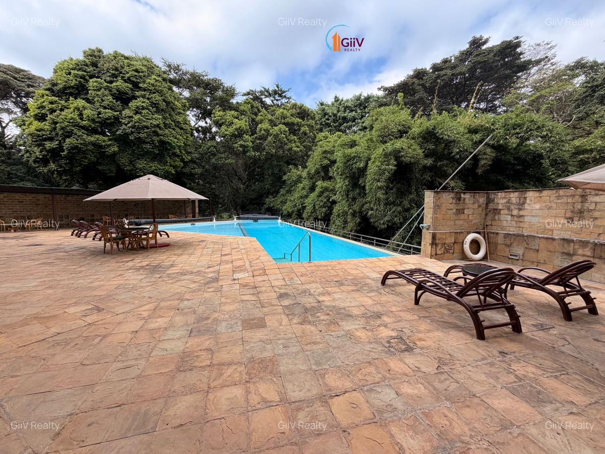 4 Bed Apartment with En Suite in Riverside - 19
