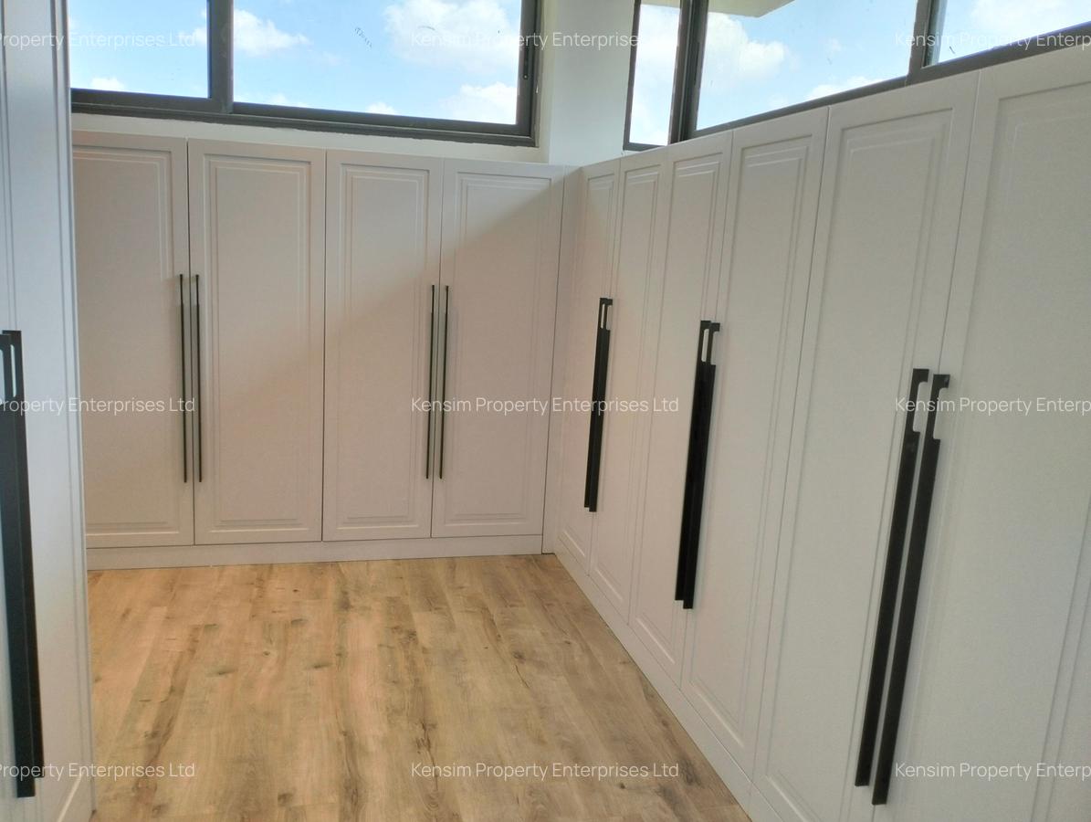 5 Bed Townhouse with En Suite in Lavington - 3