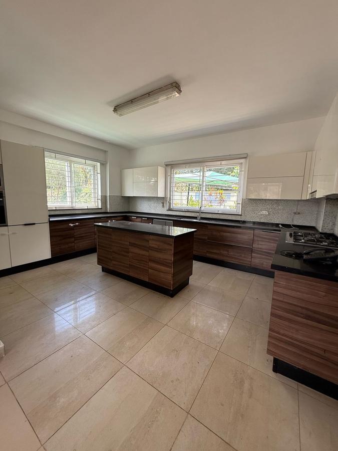 4 Bed Townhouse with En Suite in Lavington - 10