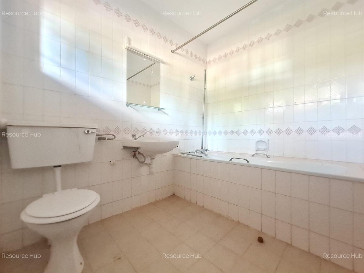 4 Bed House with En Suite at Nyari - 12