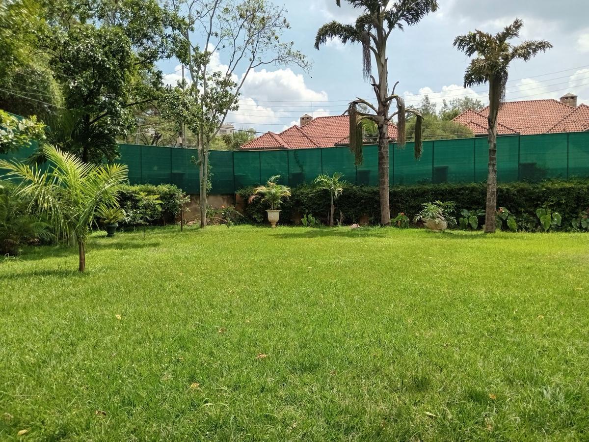 4 Bed House with En Suite in Lavington - 17
