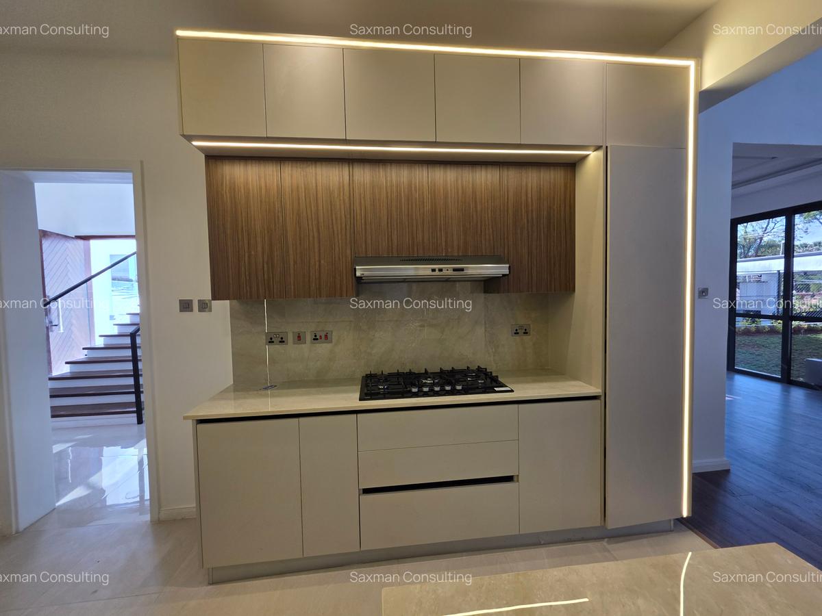 5 Bed Villa with En Suite in Lavington - 17